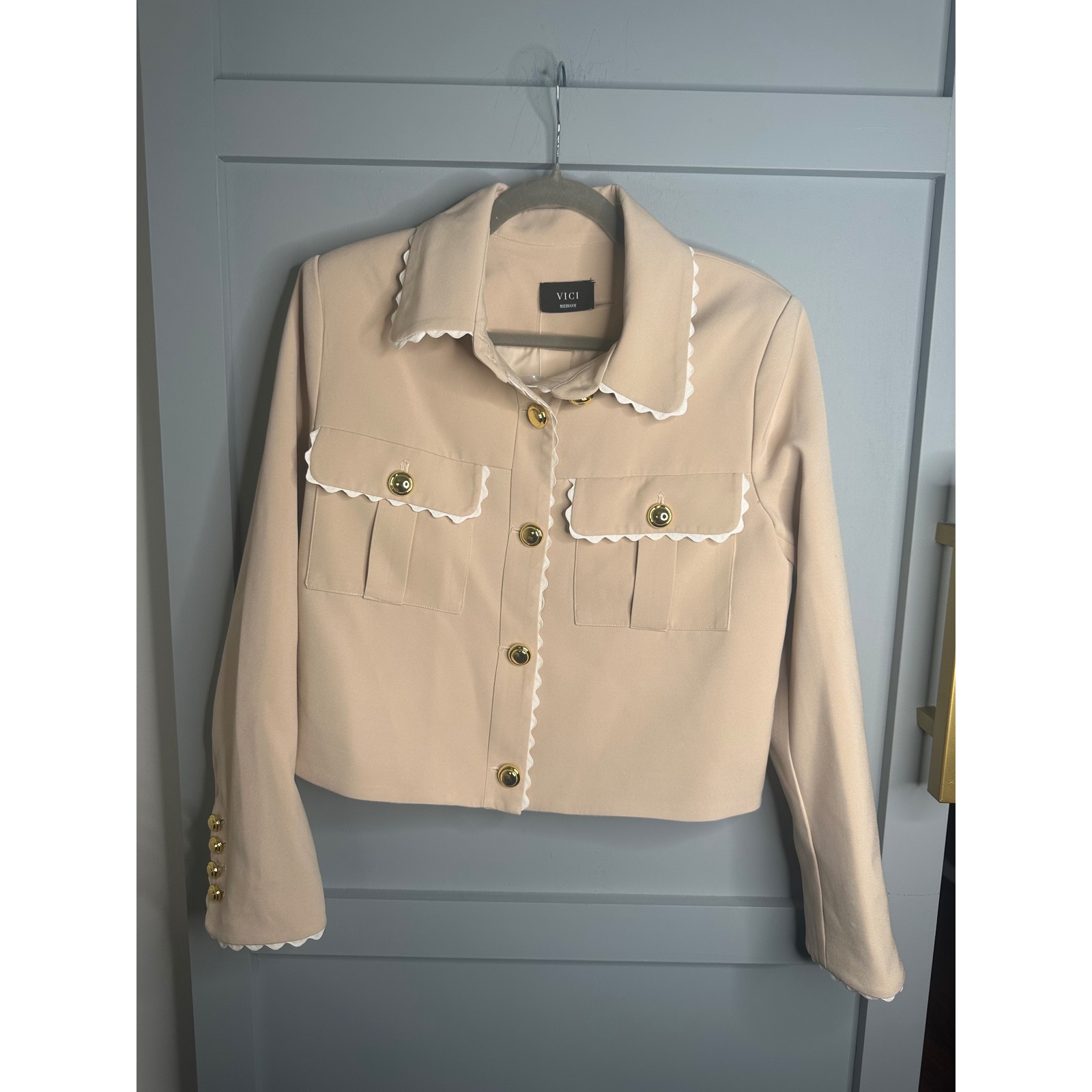 Vici Beige Women's Scalloped Trim Cropped Blazer Jacket Gold Buttons Medium